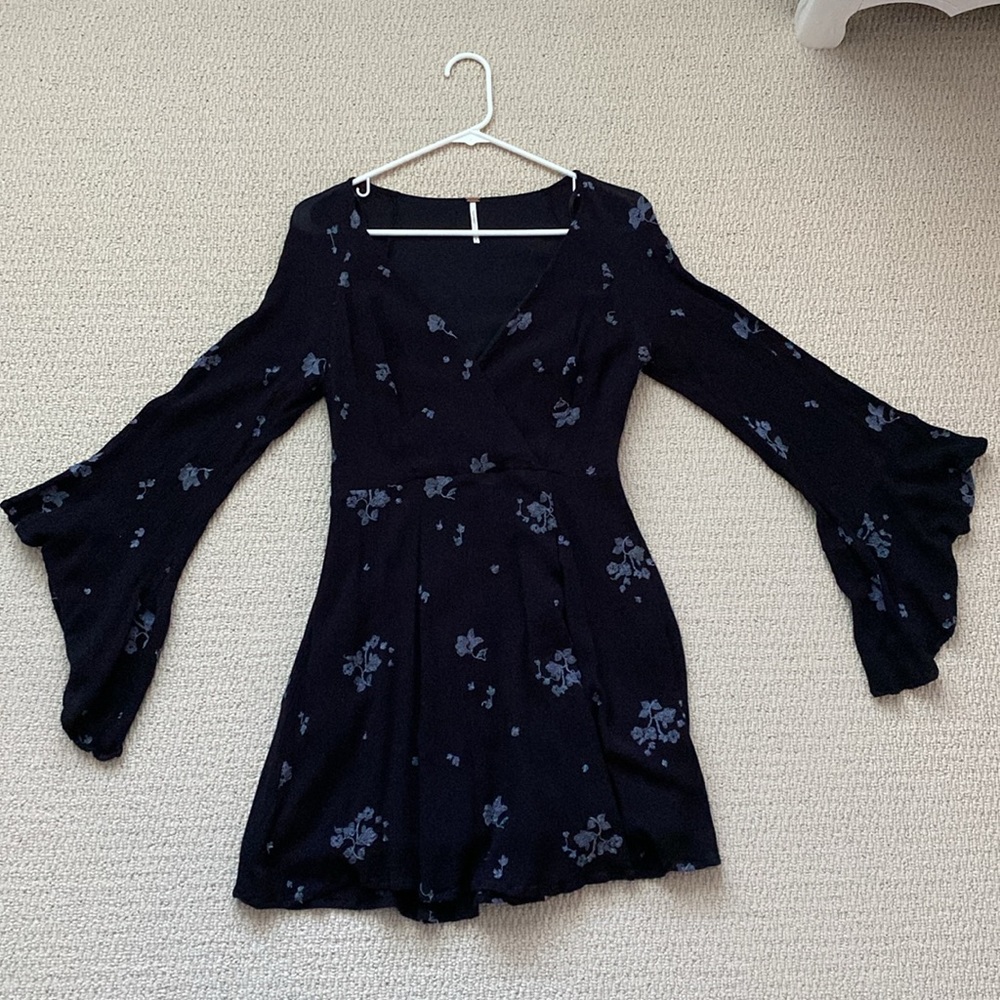 Free People Flowy V-Neck Dress, size 8